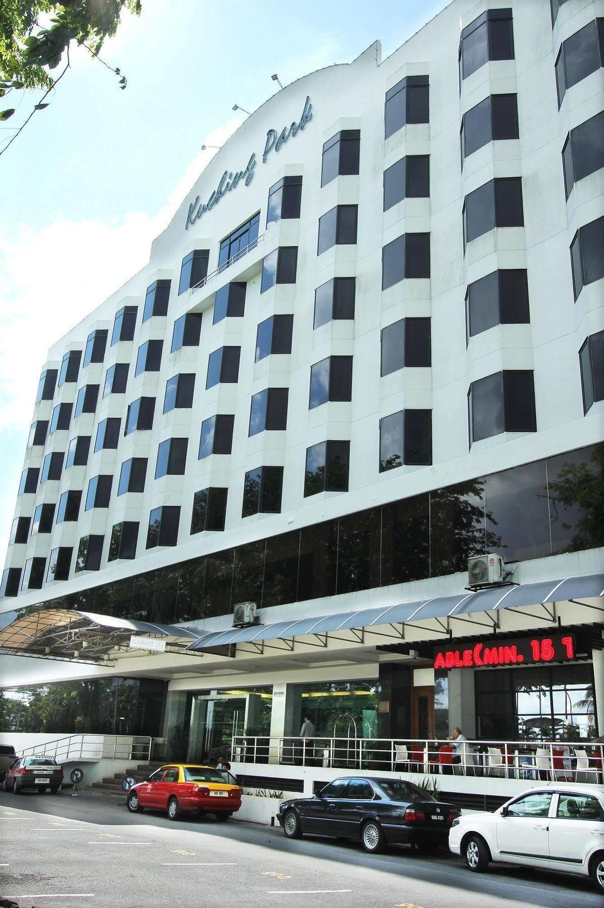 Kuching Park Hotel Екстериор снимка